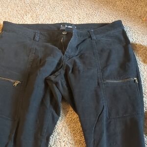 GAP Women's Black Leggings with Zippered Pockets